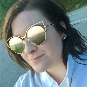 Meet your Posher, Alexis